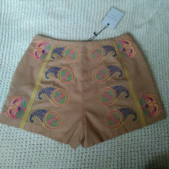 Endless Rose high waisted embroidered shorts NWT - Picture 2 of 5